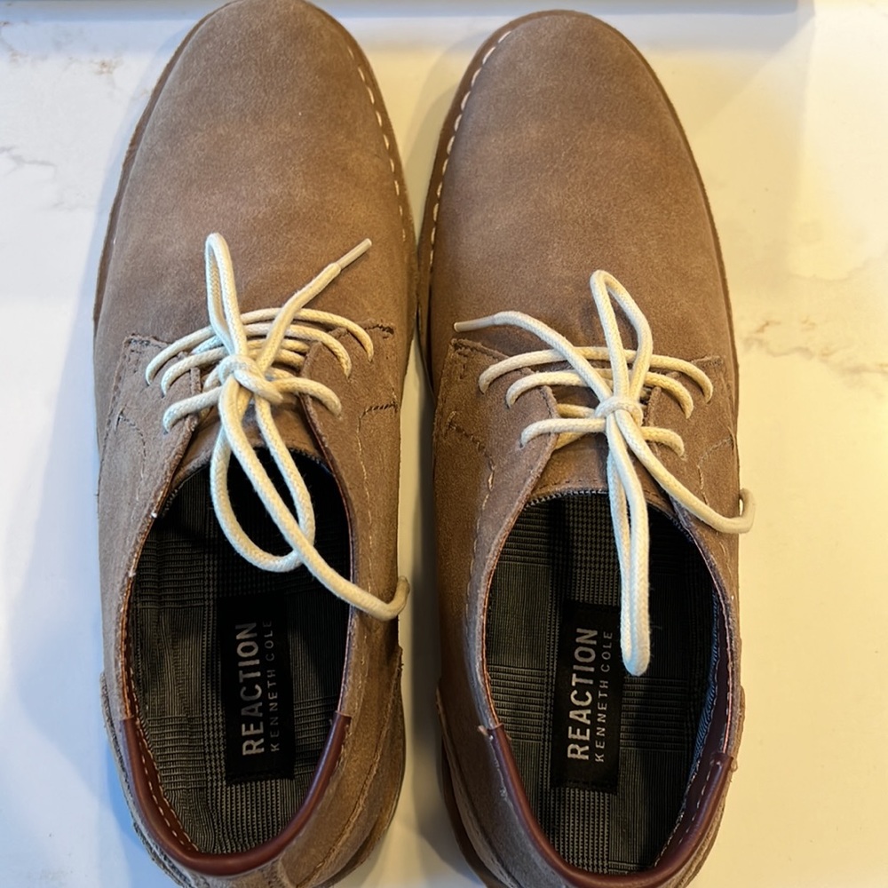 Kenneth Cole boys chukka boots, size 8 - Picture 3 of 7